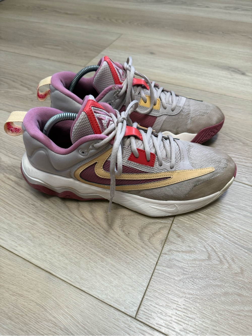 Nike Giannis Immortality 3 Fossil Stone Celestial Gold Size 9.5 Shoes DZ7533-200
